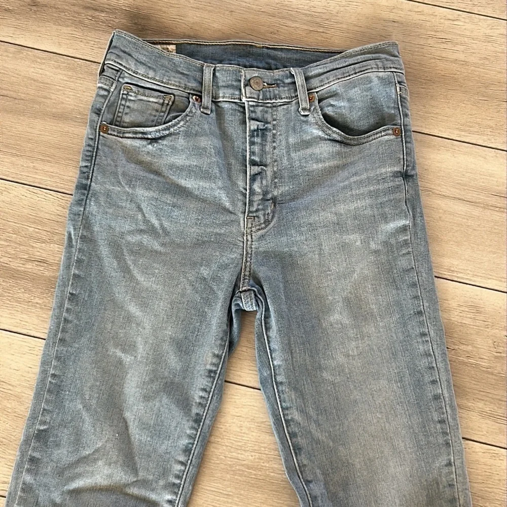Levi’s premium denim size 26 straight leg ankle jeans